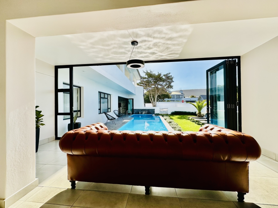9 Bedroom Property for Sale in Westcliff Western Cape